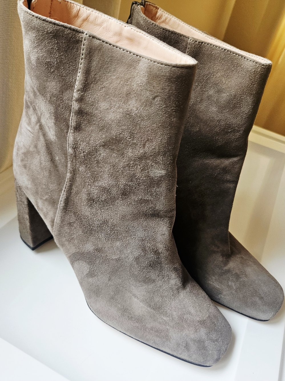 (NEW) Women's Suede Leather Ankle Boots in Taupe